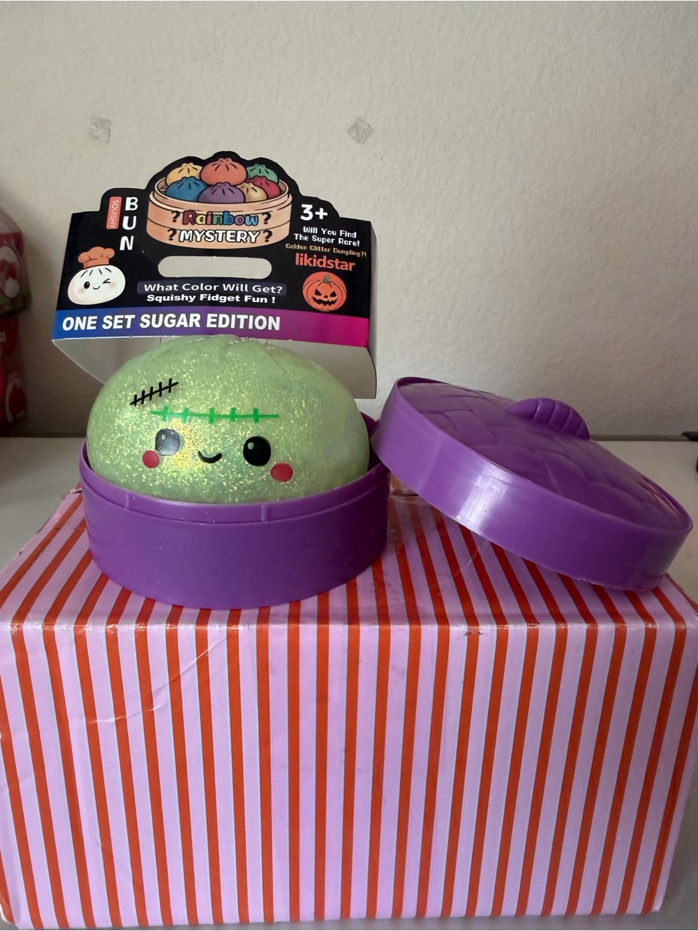 👻💚👻GREEN GLITTER SQUISH BUN👻💚👻with purple case💚👻💚